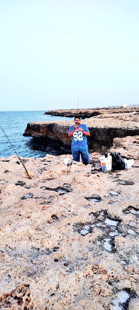 إذا لم تضع أمامك
         أهدافًا واضحة
         فلا تلومن إلا نفسك على
         عدم بلوغك لأي شيء ..

         صبــ الطموح ــاح
