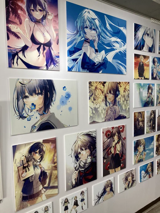 おしお先生の個展に行ってきました!先生の色使いや描く世界観が最高でした!会場内の曲と相まって個展を楽しむことができました! #青光 