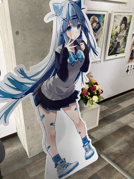 おしお先生の個展に行ってきました!先生の色使いや描く世界観が最高でした!会場内の曲と相まって個展を楽しむことができました! #青光 