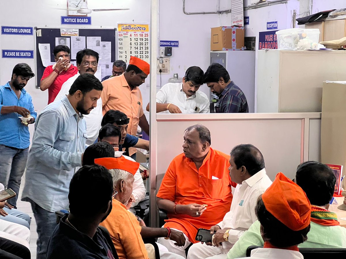 bgusofficial's tweet photo. Dr Bhagwanth Raoji, Gen Secretary, 
#Bhagyanagar #GaneshUtsav #Samithi has been arrested during Sagara Parikrama at Vinayaka Sagar where @hydcitypolice unlawfully arrested him and other #BGUS Office Bearers &amp; kept them at various police stations
#Ganeshotsav2022 
#GaneshNimarjan https://t.co/fjBd6DOPXX