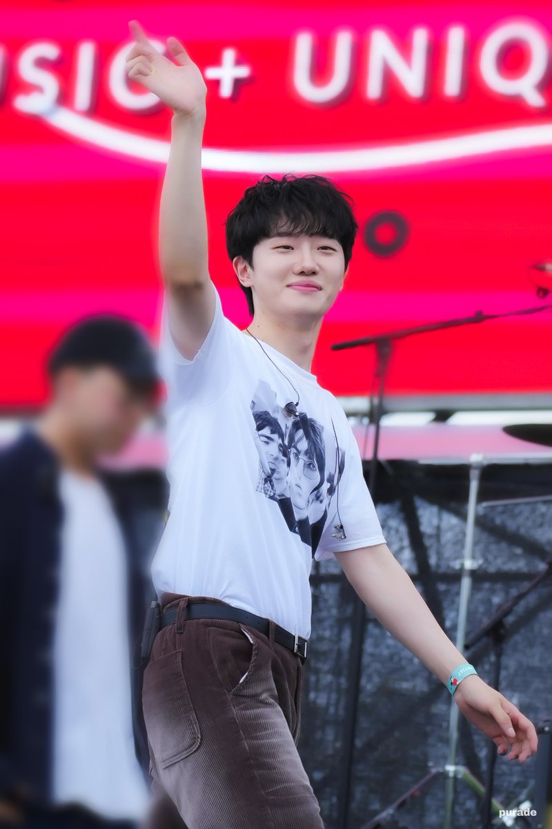 __purade's tweet photo. 220903 썸데이 페스티벌

어느밴드의 페스티벌 출퇴근
#호피폴라 #하현상 #아일

퇴근룰루-🎵                출근히힛-🎶 https://t.co/AdPDuuIasr