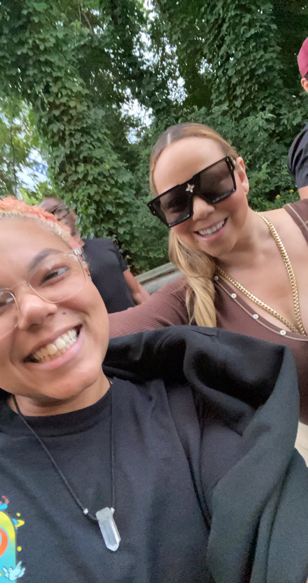 Lil_Wiji's tweet photo. I had an absolute TREAT today yall. I got to meet the BEAUTIFUL, sweet, lighthearted and talented  @MariahCarey today at @cedarpoint. Extremely unexpected yet liberating. Thankyou for being so kind to me and saying you liked my hair, it meant so much. 🥰🥹🖤🖤🖤🖤 https://t.co/LzAbYac5Zg