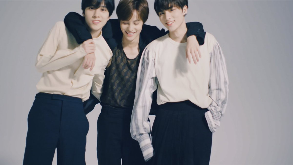 _junjun888's tweet photo. just how fast the night changes 😭🥺💘💘💘 #PraewXWayV #SR18B https://t.co/ZHtSpWlUiM
