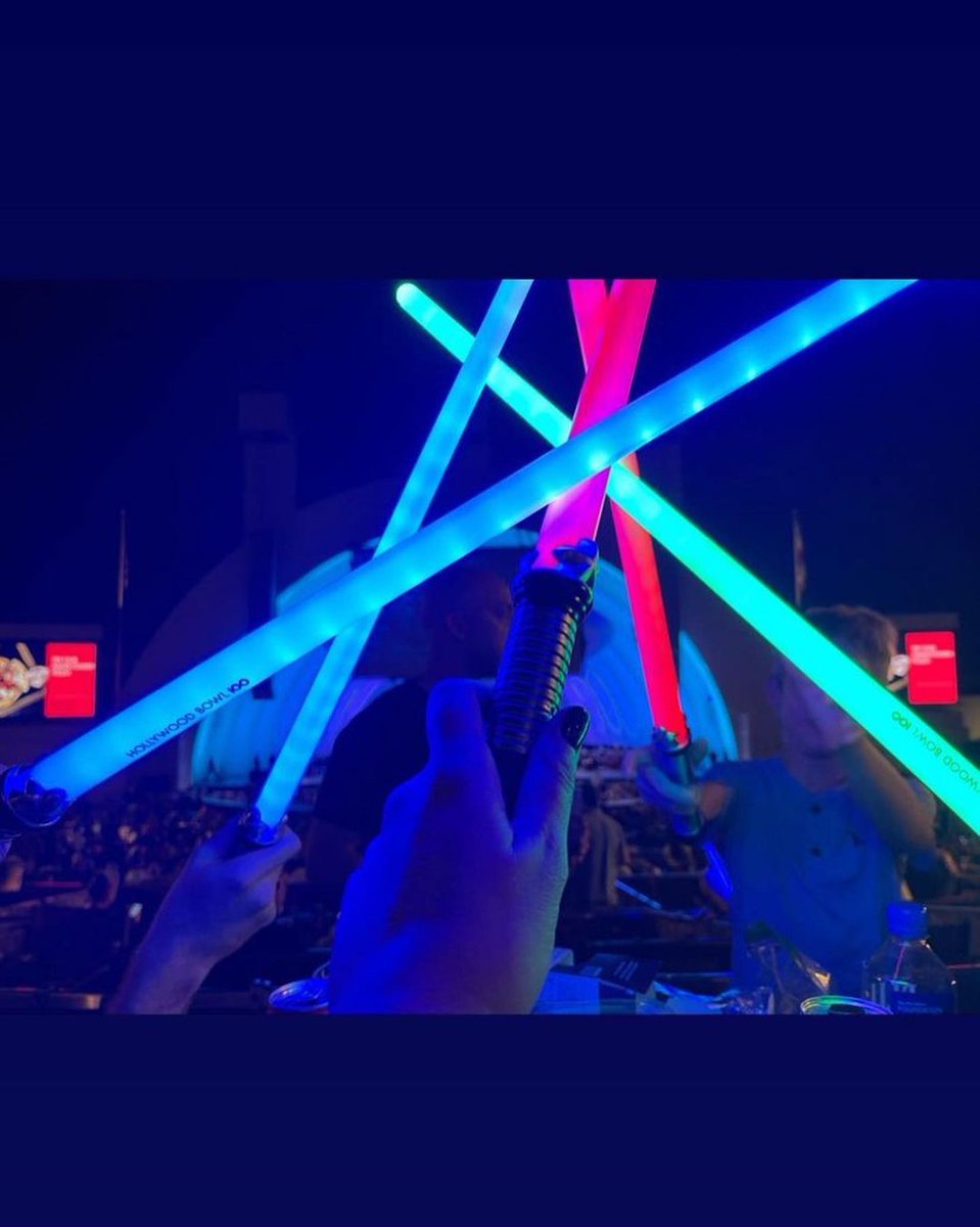 Gallavichmademe's tweet photo. Cam and Izzy at Hollywood Bowl last night for John Williams Live🥰

#cameronmonaghan #noelfisher #iangallagher #mickeymilkovich #ianandmickey #mickeyandian #camnation #noelnation #gallavich #shameless #gallagher #milkovich #noelfishersupremacy #cameronmonaghansupremacy https://t.co/T9ctJsSYck