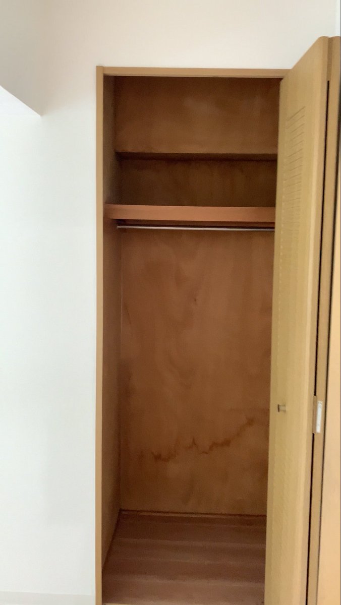 Jonathan_Webb_'s tweet photo. Looking for advice from anyone familiar with wood/property. Was looking at an apartment in Tokyo &amp; upon showing some people the walkthrough they said these marks in the closet could be water absorption &amp; that I should inquire with the management company. https://t.co/jRSBoGNNPL