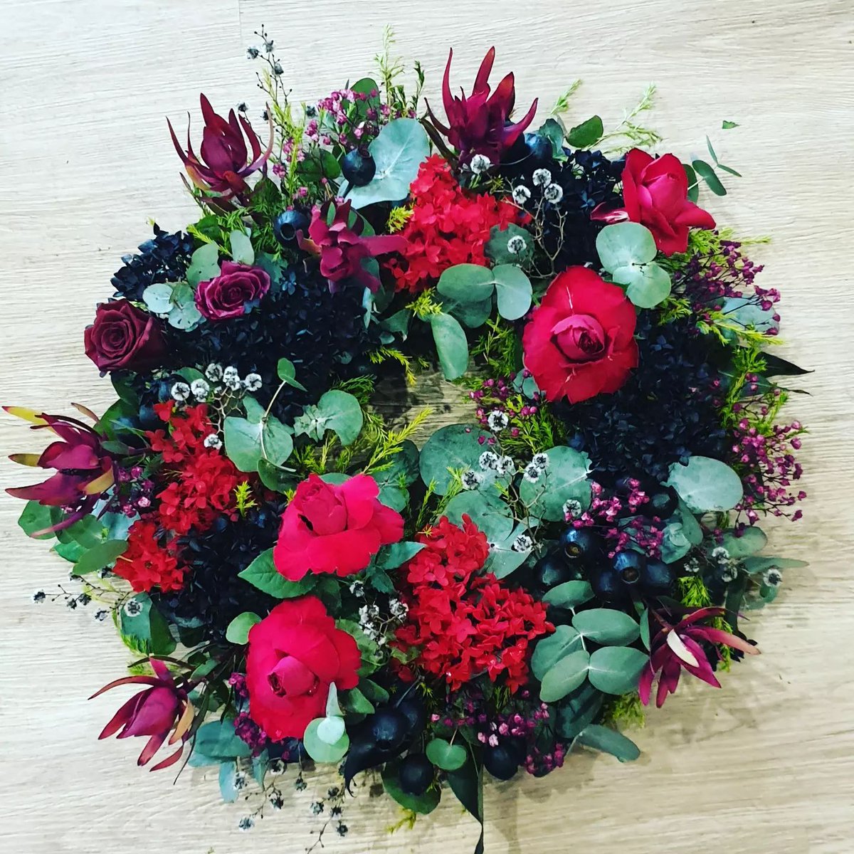 lilybloomsau's tweet photo. Hello friends, Happy Tuesday. Order now at 0408444644 for this Memorial wreath with Essendon colours
πhttps://t.co/GUj0yOdfZi
#wreath #memorialwreath #redrose #driedhydrangea #driedflowers #driedgumnuts #corinella #coronetbay #grantville #australia #samedaydelivery #sanremo https://t.co/s4yyVrnL0e