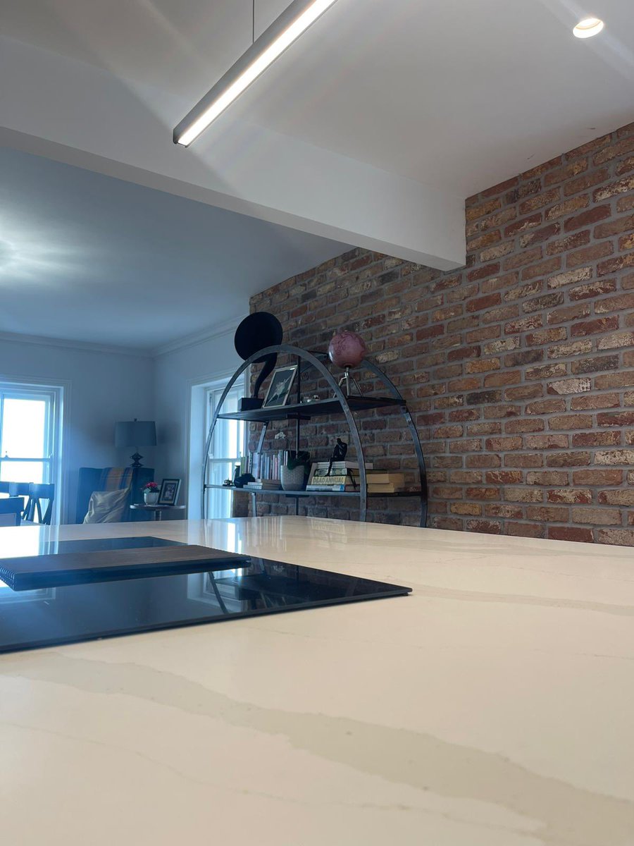 As number 10 brings in a new PM, we’re betting Downing St has nothing on this beach apartment, we recently refurbed.

Marvel in the detail, with its uneven floors now corrected, and a brand new kitchen to complete the look… it gets our vote!

🔟🏠☑️

#HouseConstructionLtd