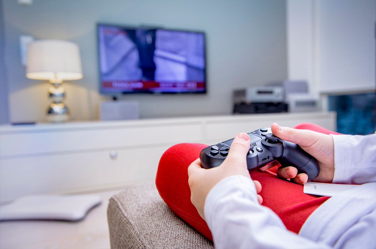 Talviaikaan sähköverkko kuormittuu erityisesti arkisin klo 8-9 ja klo 17-18. 
Jos pystyy huomioimaan tämän omassa sähkönkäytössään, auttaa Suomea pärjäämään tässä haastavassa sähkötilanteessa. 
Sähkön säästäminen ei tarkoita pimeässä ja kylmässä elämistä.

fingridlehti.fi/nain-valtat-aa…