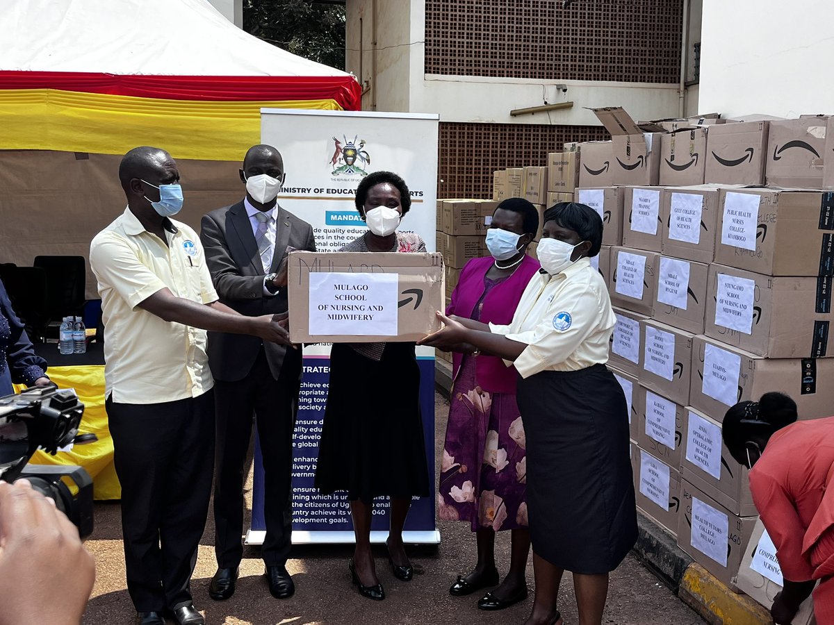 FINCA Uganda joined the Ministry of Education in the distribution of Face masks to 20 nursing and midwifery schools @MulagoReferral @JOnyutta @Rakakande @kobusingyePrim