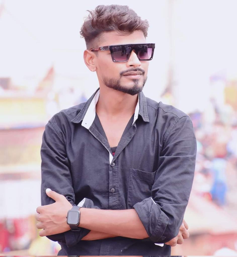 royal_amn's tweet photo. एक बेहतर इंसान बनिये, नेता आशिक़ तो पूरा जमाना बन रहा है https://t.co/7uoZvyew8y