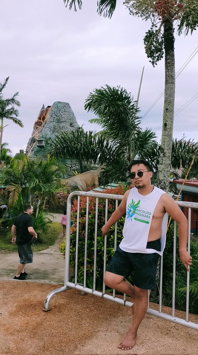 _blackHEART199's tweet photo. Summer in September 🐷⛅🌴
#WhenInBacolod #Throwback https://t.co/MwgKj4RrGy