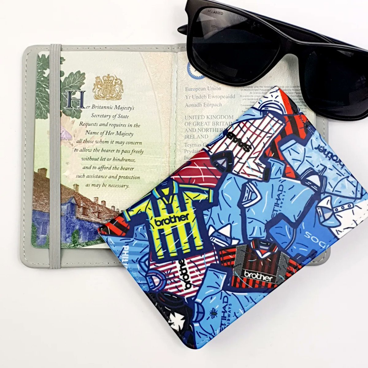 thegingerwig's tweet photo. Matchday competition 

Champions league away days are back so win one of our City passport holders - 8 designs to choose from 

Retweet to Enter

If City beat Sevilla tonight we’ll giveaway a passport holder to a follower who retweets 

Good luck and c'mon City https://t.co/jMn5joE9ZM