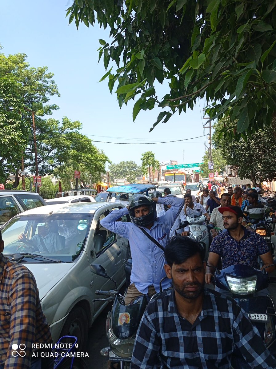 gauravtoster's tweet photo. राजचौपले से हापुड रोड़ एवं तिबड़ा रोड़ पर अत्याधिक ट्रैफिक एवं असामाजिक तत्वो को जमावड़ा  @manjushiwach https://t.co/m8UevLADul