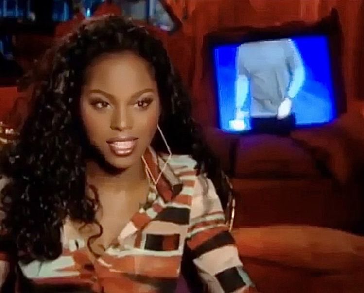 Happy Birthday Foxy Brown the REALEST . 
i love the fact that we share the same 
birthday  
