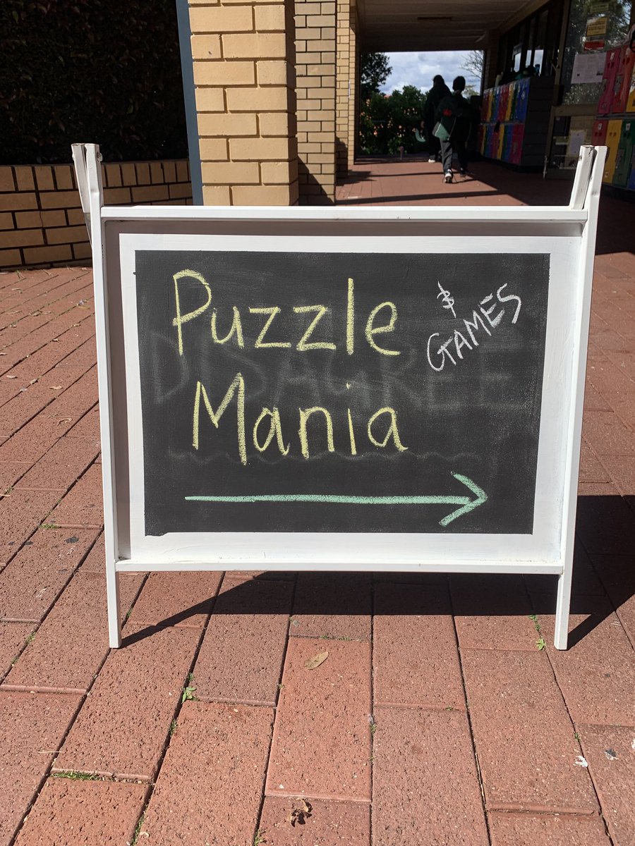 HeldtTracy's tweet photo. Lots of fun at lunchtime! Finally finished the puzzle! https://t.co/hUgqFNYXMU