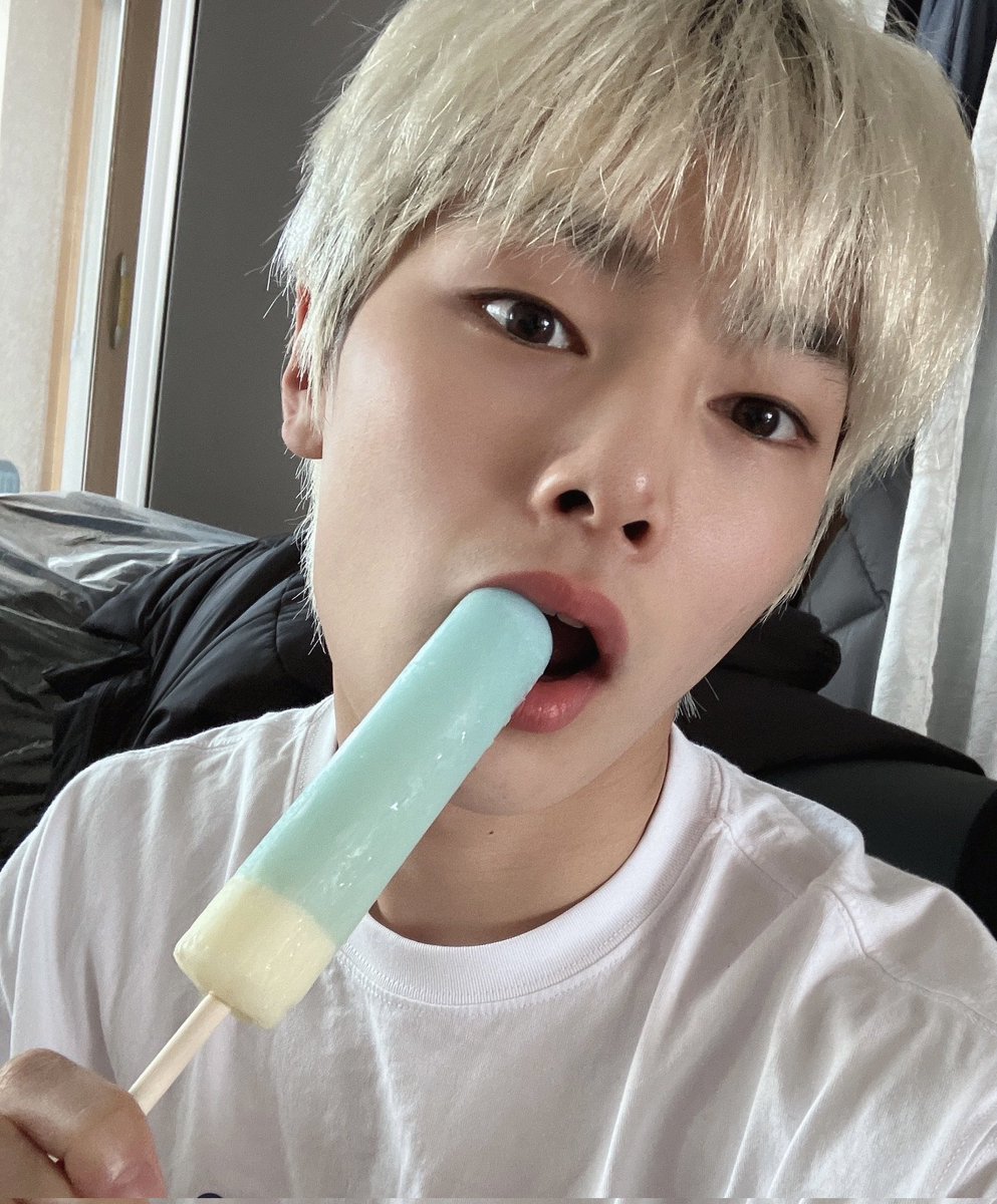 아이스크림 먹을래요???
#StrayKids #STAY #스트레이키즈 #아이엔