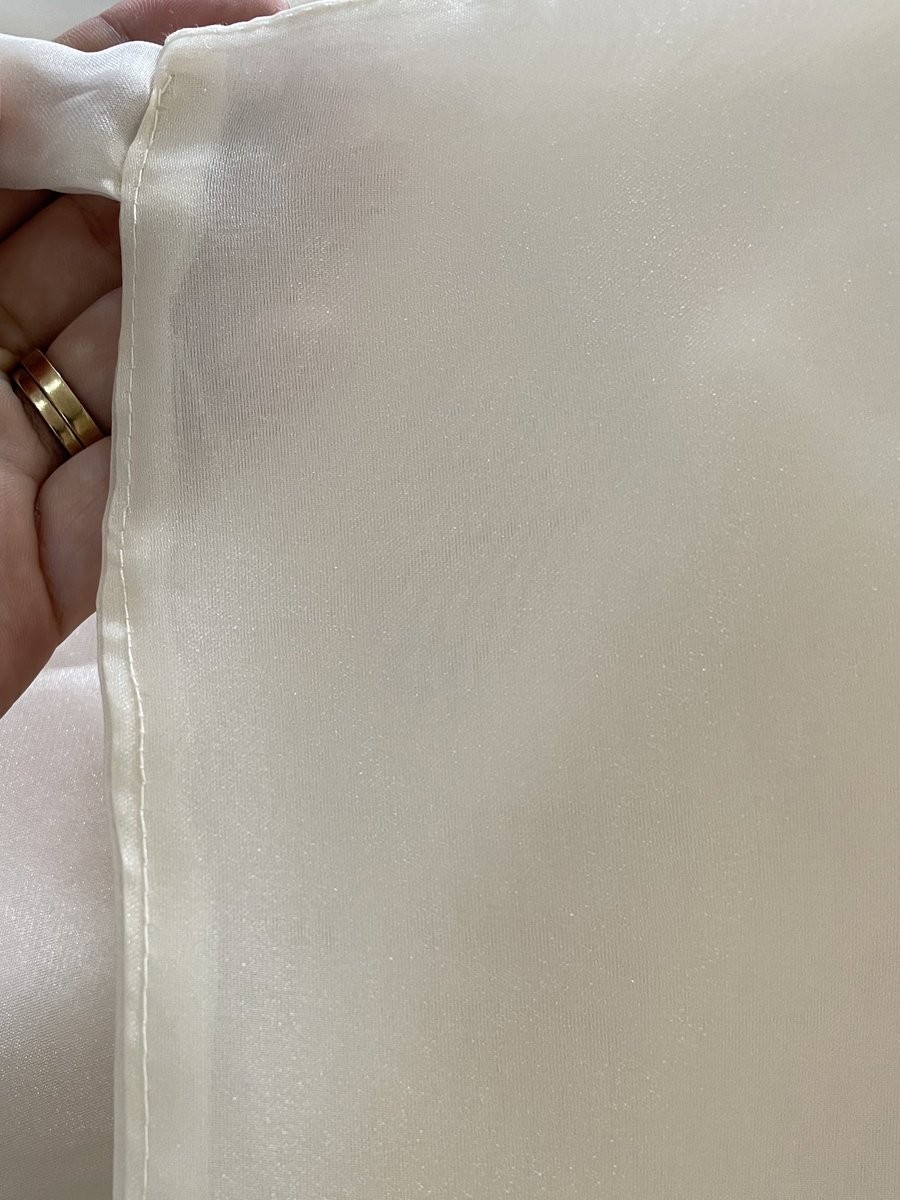 _vinaromero's tweet photo. New Client: “Ang mahal mo naman?! bigyan mo naman ako ng discount. Kapresyo mo na si (sikat na designer) ah” 

Yung gawa ng sikat na designer: 🥲🥲🥲 https://t.co/PGLfC9TXX3