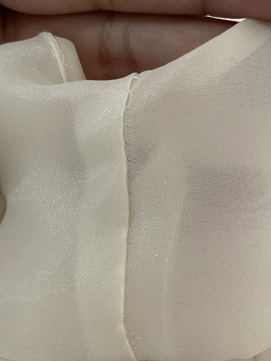 _vinaromero's tweet photo. New Client: “Ang mahal mo naman?! bigyan mo naman ako ng discount. Kapresyo mo na si (sikat na designer) ah” 

Yung gawa ng sikat na designer: 🥲🥲🥲 https://t.co/PGLfC9TXX3