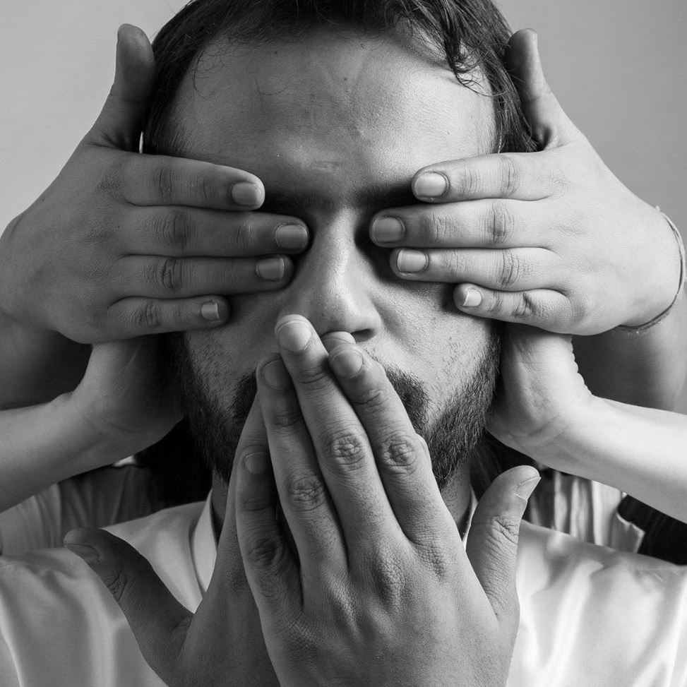 umarstherapyuk's tweet photo. Hear nothing; See nothing; Say nothing. Only then can u awaken your 6th sense &amp; learn the truth. (Image: @Tahirabababr) @NJLahori @Aspacetowork @Azorawellbeing @SharingMyHope #Hypnosis #lovelife #bliss #happy #WorkLifeBalance https://t.co/WPNbPZiO1p