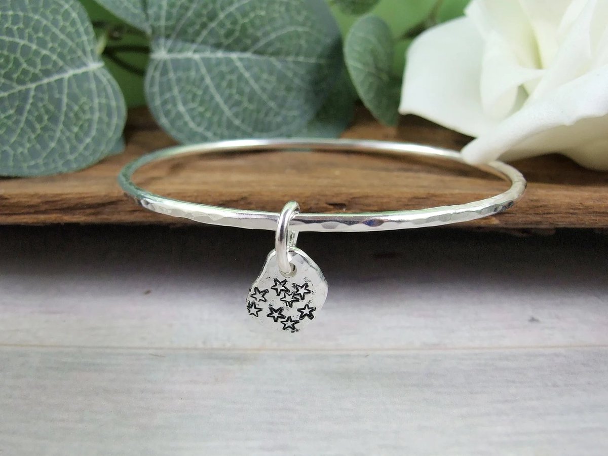 MaxinePring's tweet photo. Sterling Silver Bangle. Stars Charm Bracelet Size Medium https://t.co/nuLaXVOnV8 via @Etsy #charmbangle #stars #etsyuk #shopetsy https://t.co/SvBhayVcQA