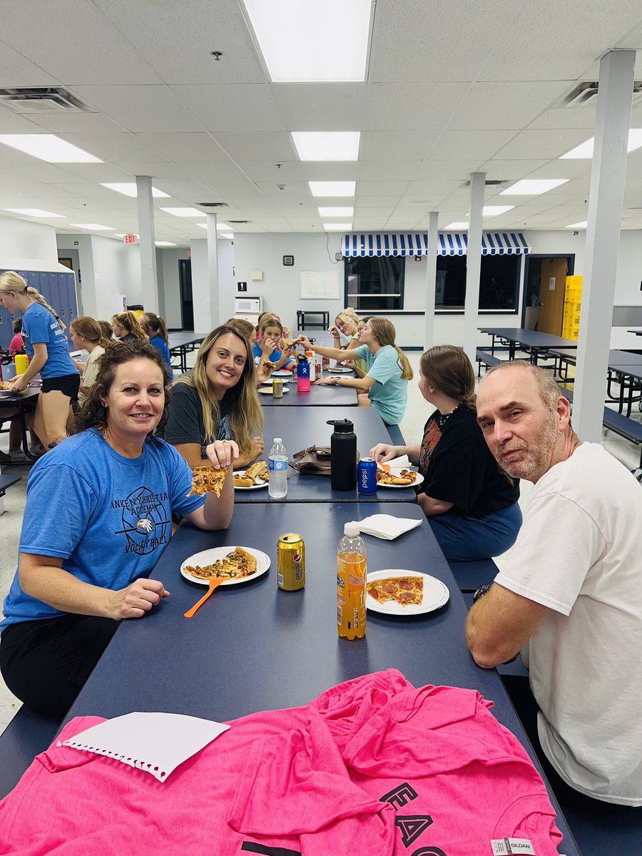 The girls enjoyed a nice little practice followed by some pizza for team bonding this Labor Day weekend!