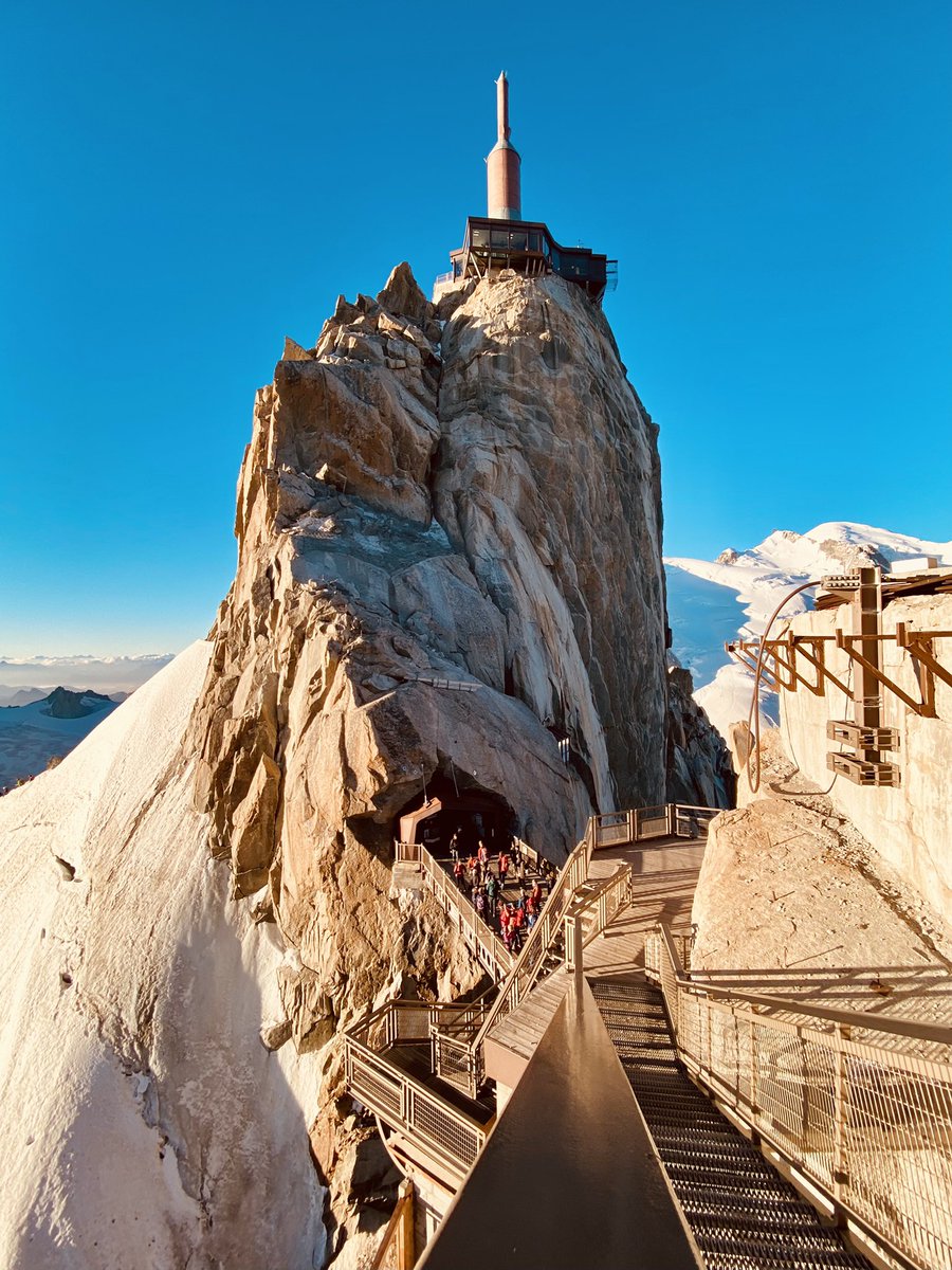 Aiguille Du Midi🏔❤️
.
#aiguilledumidi #chamonix #visitmontblanc