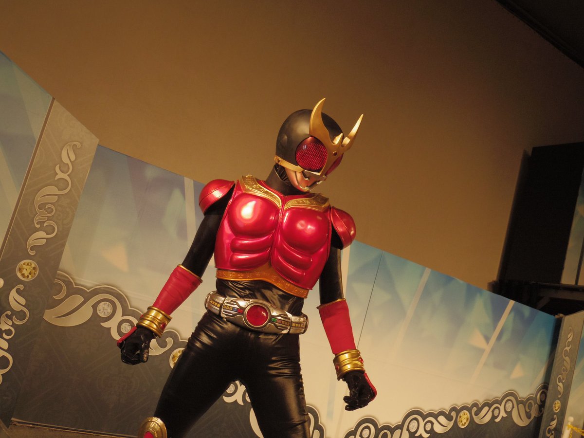 PNWmrnUzf58yBkE's tweet photo. 戦隊ヒーローショーをやってる屋内特設ステージ、雨の日はコスプレの方に解放されてるみたいで、アトラク風に撮ってもらいました！涼しいし休めるし\(//∇//)\サイコー！
#キジマ高原パーク
#KCF70 
📷しらけんさん@sk_camera 
#ガワコス https://t.co/lxq6rpruby