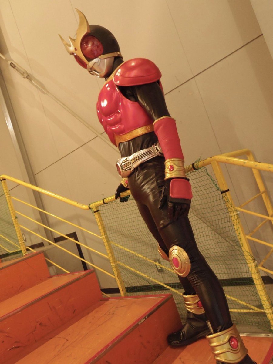 PNWmrnUzf58yBkE's tweet photo. 戦隊ヒーローショーをやってる屋内特設ステージ、雨の日はコスプレの方に解放されてるみたいで、アトラク風に撮ってもらいました！涼しいし休めるし\(//∇//)\サイコー！
#キジマ高原パーク
#KCF70 
📷しらけんさん@sk_camera 
#ガワコス https://t.co/lxq6rpruby