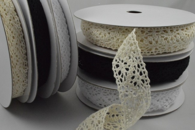 15mm and 25mm Cotton Lace Ribbon Trim. Vintage Patterned Design. Each reel measures 10meters! 

This item is biodegradable. 

#cottonlaceribbon #laceribbon #cottonribbon #bioribbon #patternedribbon #vintageribbon #wholesaleribbons #ukribbons #ribbonsupplier