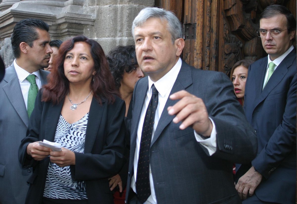 PedroFerriz's tweet photo. Leticia Ramirez como Secretaria de Educación,
es una OFENSA a la sociedad, a nuestra juventud e historia.
Es prioridad de nosotros exigir su DESTITUCIÓN.
Si AMLO no de da cuenta de la dimensión de su error al haberla nombrado, es porque tiene el mismo 🧬 ADN. https://t.co/qkzRqD9z55
