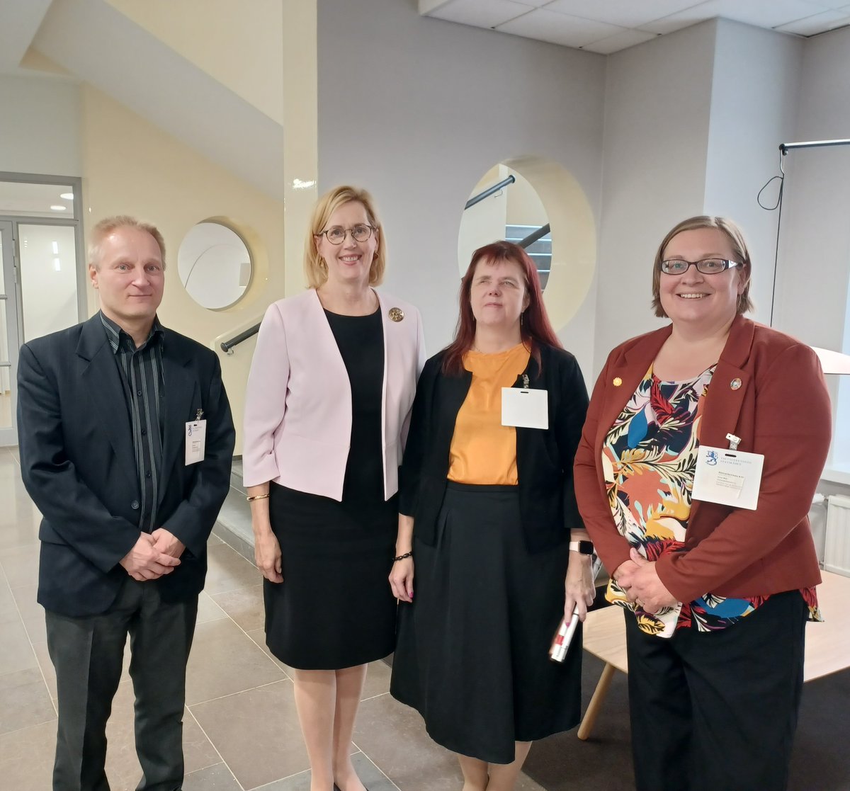 Vammaisfoorumi tapasi ministeri <a href="/TuulaHaatainen/">Tuula Haatainen</a>. Aiheina olivat vammaisten ihmisten #työllisyysaste, #yhdenvertaisuuslaki ja #työsyrjintä sekä muut TEM:n työelämään ja vammaisiin liittyvät toimet. Myös #kiiintiömalli on hyvä selvittää. <a href="/TEM_uutiset/">TEM</a> <a href="/SimoKlem/">Simo Klem</a> <a href="/AnneMaki22/">Anne Mäki</a> #työ