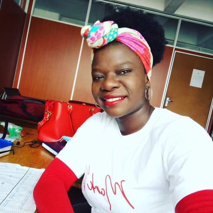 NationalFM3's tweet photo. #Lunchtimeradio with Lucy Ngosolo.
Tune in for tonga greetings now !!! https://t.co/uKDMLpp7ZN