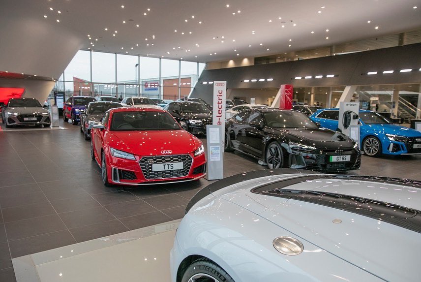 shaunjackphoto's tweet photo. Some images of the Farnborough Audi showroom. Photographed for AM Magazine. #ammagazine #lookers #lookersgroup #motoring #audi #farnborough #farnboroughaudi #cars #cartrade #magazine #carsales #trade #showroom #photographer https://t.co/kkMTPpcFJ4
