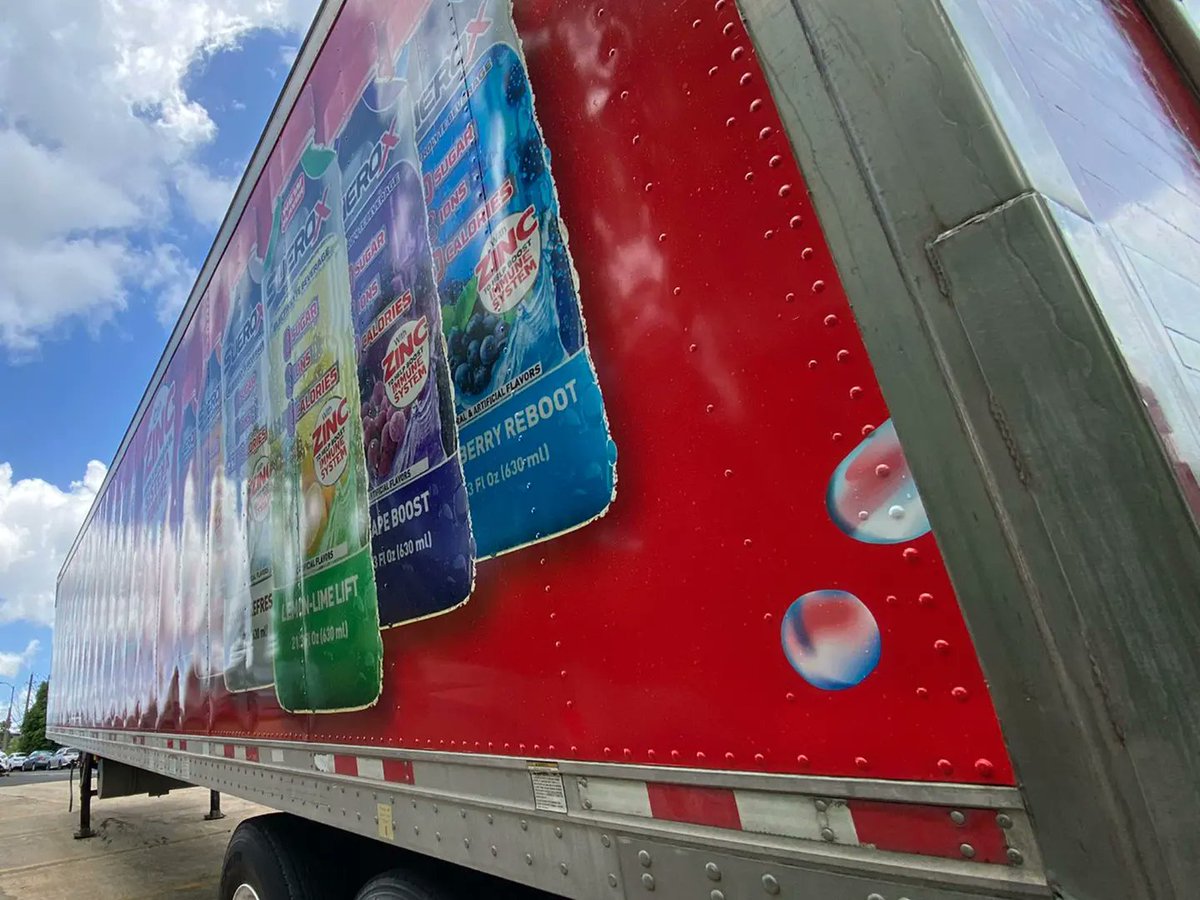 Vsualmente's tweet photo. Impresión y rotulación  #fullwrap para contenedor #suerox  en material y laminado @adgraphics_na  MPI 1105 wrapping film. #containers #shippingcontainer #branding #sticker #puertorico🇵🇷#carwraps #vanwrap 
#commercialwraps #vehiclewraps #branding  #tumarca https://t.co/6La9OPLcun