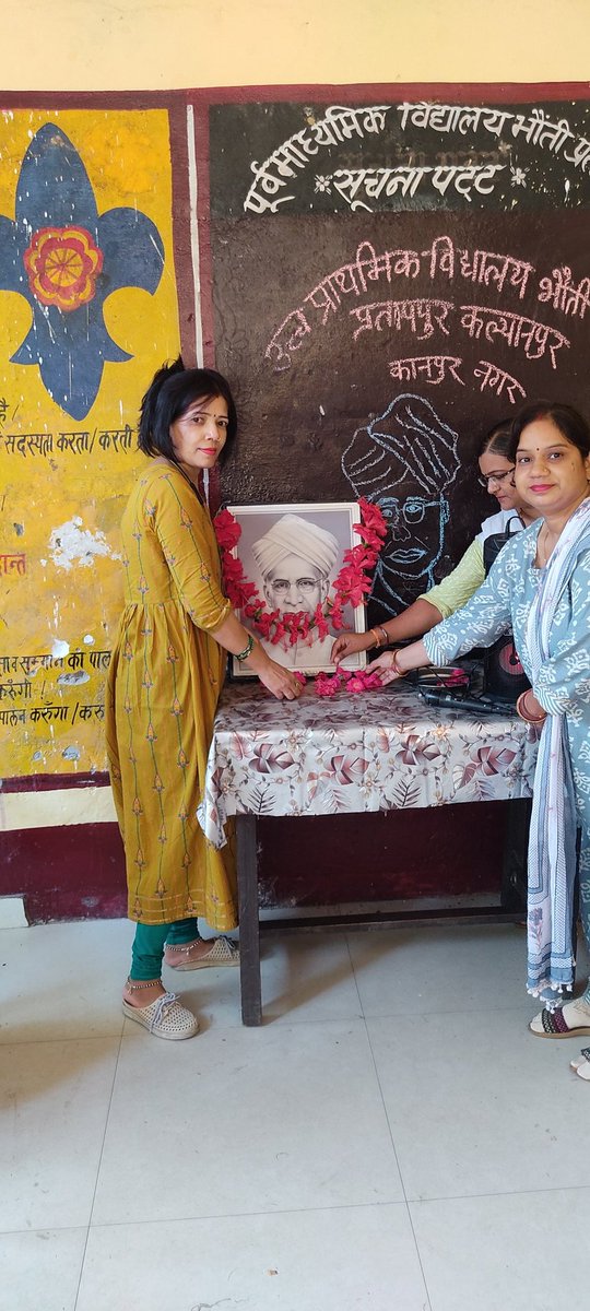 Babitaknp's tweet photo. बच्चो द्वारा सम्मानित 🌹🌹🌹🌹 https://t.co/JKFaBTWDAY
