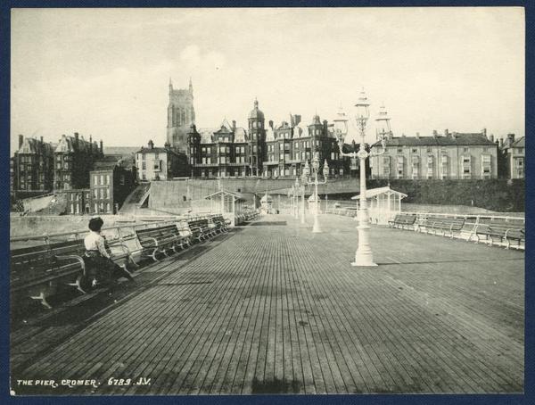 CromerMuseum's tweet photo. Images from a collection of twenty photographs published by C. Munday, Church Square, Cromer. 'Permanent views of Cromer and District.' More can be seen on the #NorfolkMuseumsCollections website: https://t.co/0BsbHJ4d7N
#LoveCromer #LoveHistory https://t.co/8EBuEF6PMM