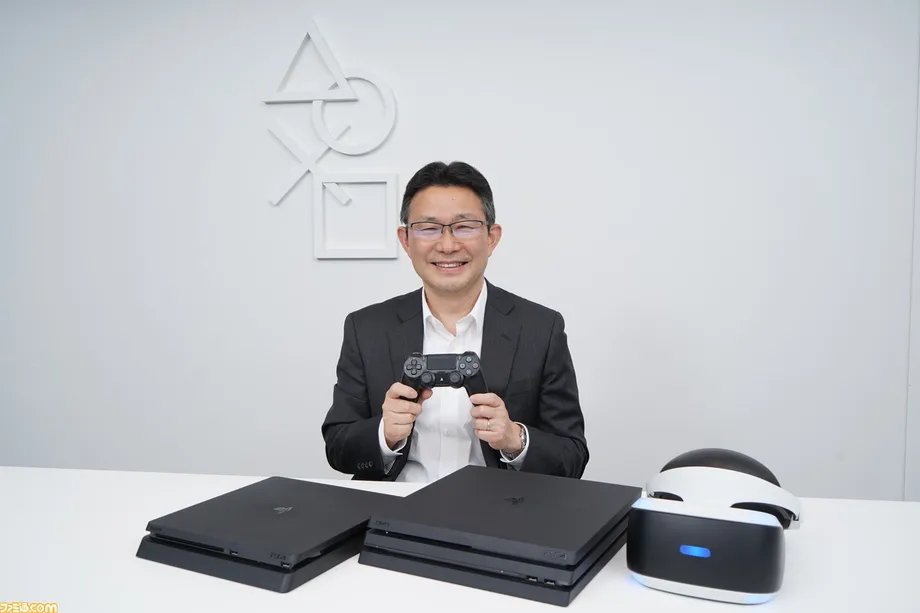 tomwarren's tweet photo. Sony's head of PlayStation hardware is retiring next month. It could mean Sony is entering the early planning phases for its next-gen PlayStation with a new hardware chief. Details here: https://t.co/5zMvHfStDH https://t.co/F7msz0hxjI