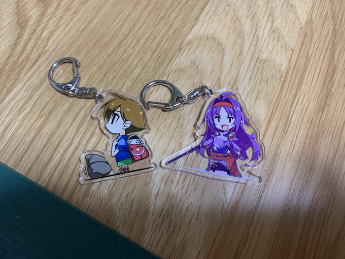 しけーさん永らく実用グッズ主義的なものこじらせてたのでアクリル系とか興味無かったのですがちょいものの試しに作ってみたら意外と……となりまして最近は😗 