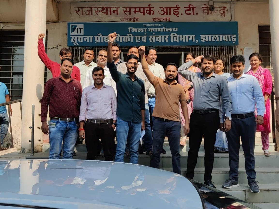 हर जोर जुल्म की टक्कर में।
संघर्ष हमारा हैं।।