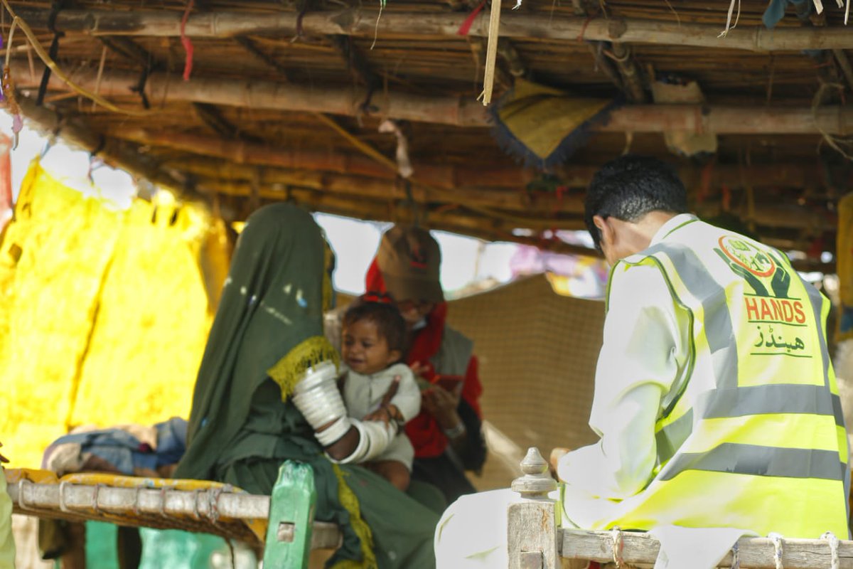 NEAR_Network's tweet photo. In #PakistanFloods local organisations are at the forefront of responses. 
@HANDSPakistan has provided 
630,000 people with shelter kits, rescue by boat, safe drinking water, hygiene kits, dignity kits for women, NFIs, medical camps and veterinary camps for livestock. https://t.co/BVLfvjod77