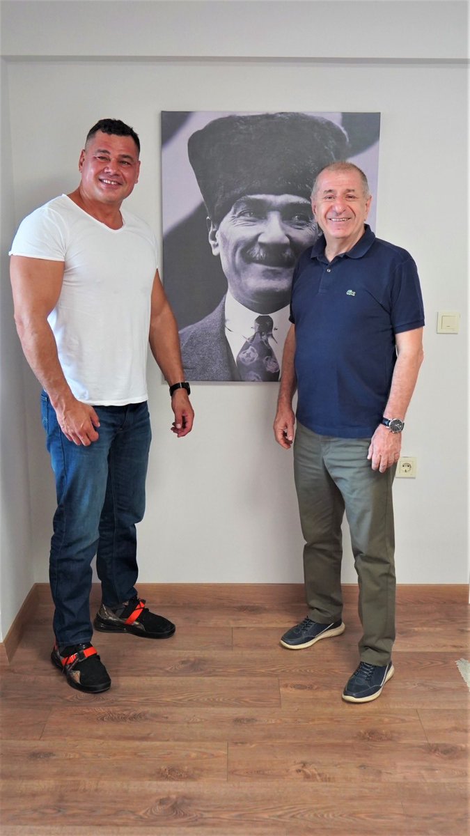 umitozdag's tweet image. Savaş Cebeci kardeşim ziyaretime geldi. Türkiye’nin meselelerini, sığınmacıları, Anadolu Kalesi projesini konuştuk.