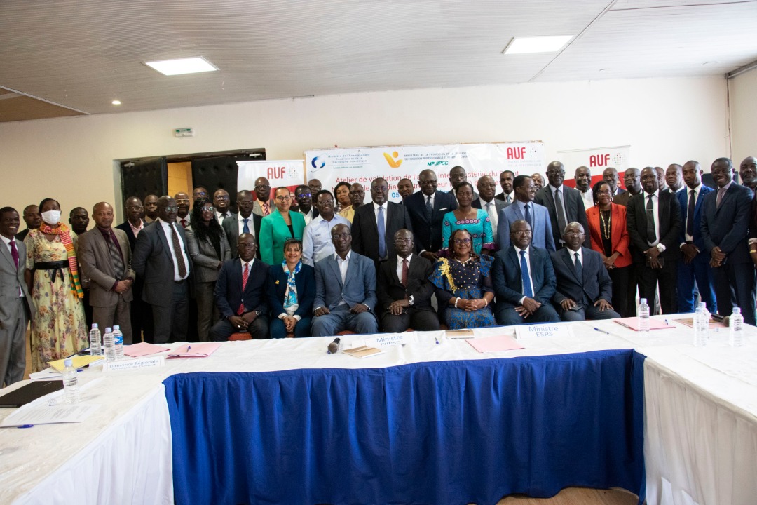 AUF_AfriqueO's tweet photo. Le statut étudiant-entrepreneur en CI🇨🇮 initié par @mesrsci et l'AUF a pour objectif de valider et de favoriser la culture entrepreneuriale au sein des Institutions d’Enseignement Supérieur  et d’installer des pôles de pré-incubation entrepreneuriale.
👉https://t.co/eYKpCs6FFE https://t.co/cu141AMUKP