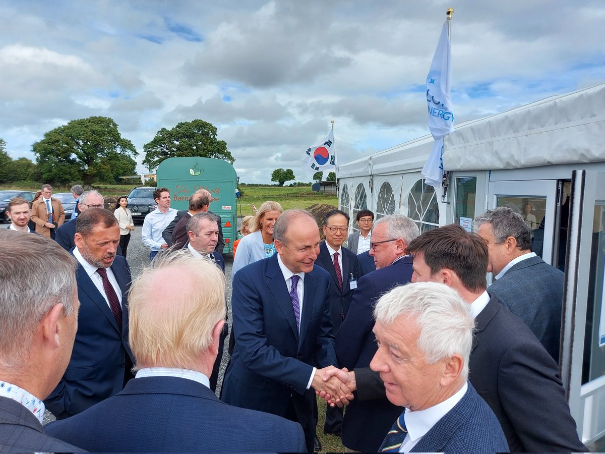 Midlands103's tweet photo. Taoiseach &amp; Ambassador of the Republic of Korea in Ireland among the dignitaries in #Offaly today for turning of the sod of 'Shannonbridge B'.

The battery storage facility will be the world’s first utility scale combined electricity grid stability project.

More on @Midlands103 https://t.co/oTKKe2jl39