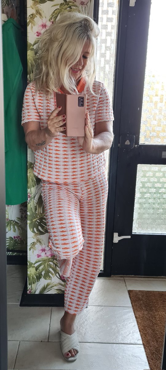 moonaaa's tweet photo. #outfitoftheday nog even heerlijk nazomeren 🔆🔆
Beetje retro, ben ik zelf ook 😉
Wat draag jij vandaag? https://t.co/PKVZG3W9UZ