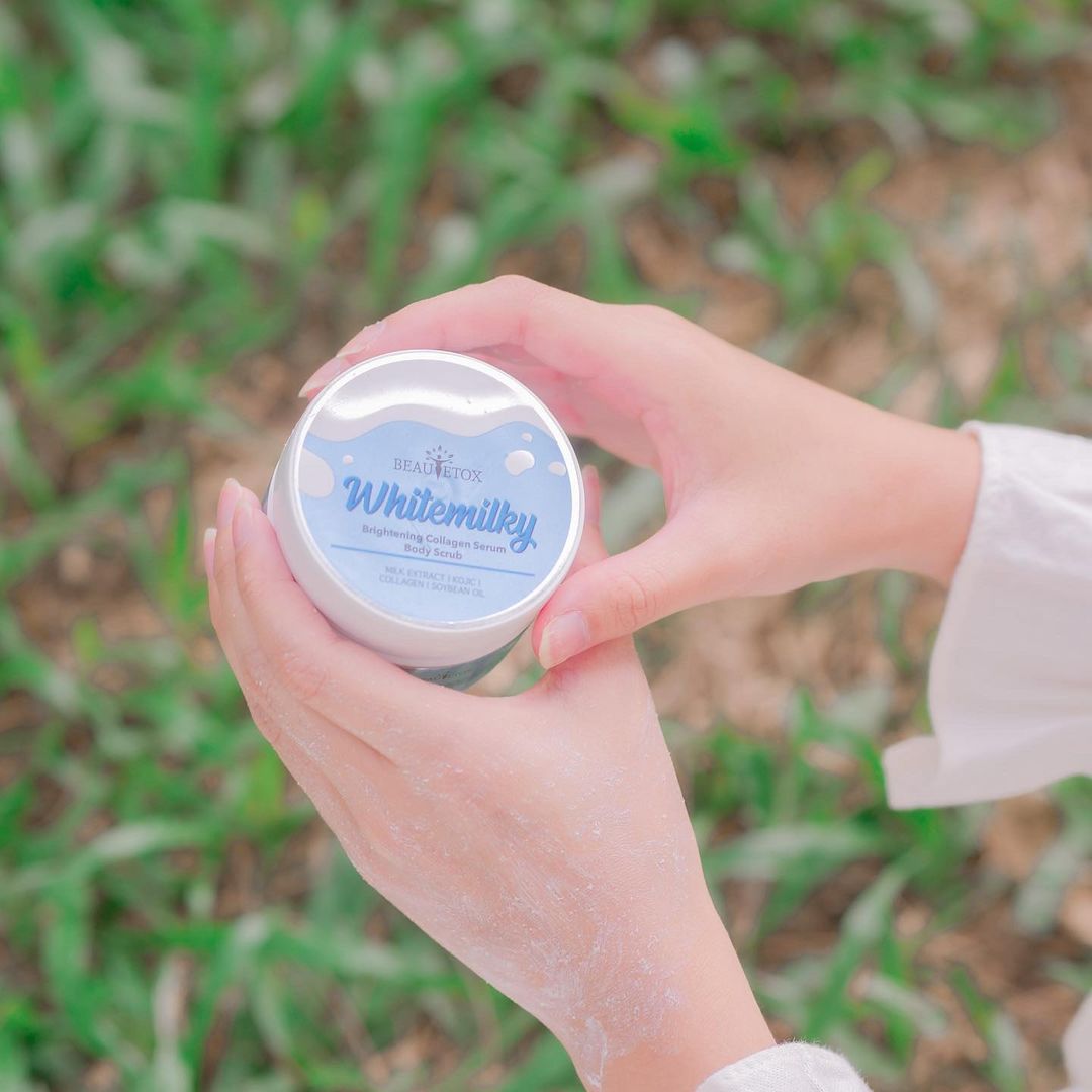 TariPian's tweet photo. Rekomendasi BODY SCRUB✨

1. Raecca
🛒https://t.co/7CxNxp3odM
2. Skinsoul
🛒https://t.co/s9nqgqecrs
3. Beautetox
🛒https://t.co/9a6IJXtRmy
4. Inez
🛒https://t.co/WwfNxCETjm

Yg habis panas panasan plng sekolah, kantor, habis healing atau mungkin hbs demo bisa cobain body scrubnya https://t.co/Q958BJT2YY