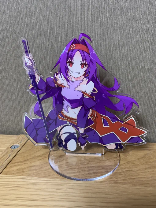 しけーさん永らく実用グッズ主義的なものこじらせてたのでアクリル系とか興味無かったのですがちょいものの試しに作ってみたら意外と……となりまして最近は 