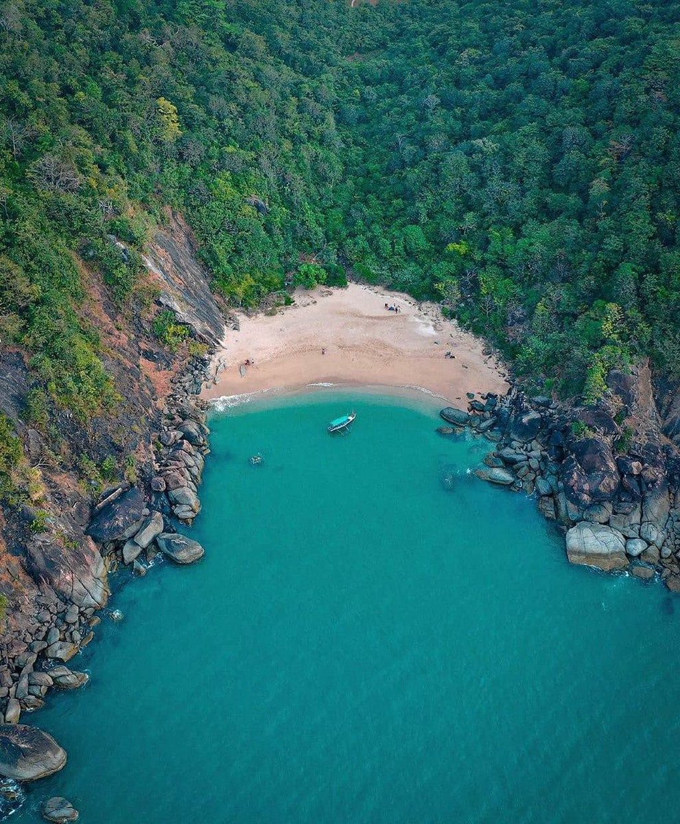 TourismGoa's tweet photo. Butterfly Beach - A hidden land of adventure, peppered with stunning views & aquatic life.
#LetsGoa
#Goa
#Beach #GoaKaPlan #safetravels #WowGoa #SobitAmchemGoem #VivaGoa #GoaHeavenOnEarth #IncredibleIndia #DekhoApnaDesh #GoaTourism https://t.co/Z7T322cysX