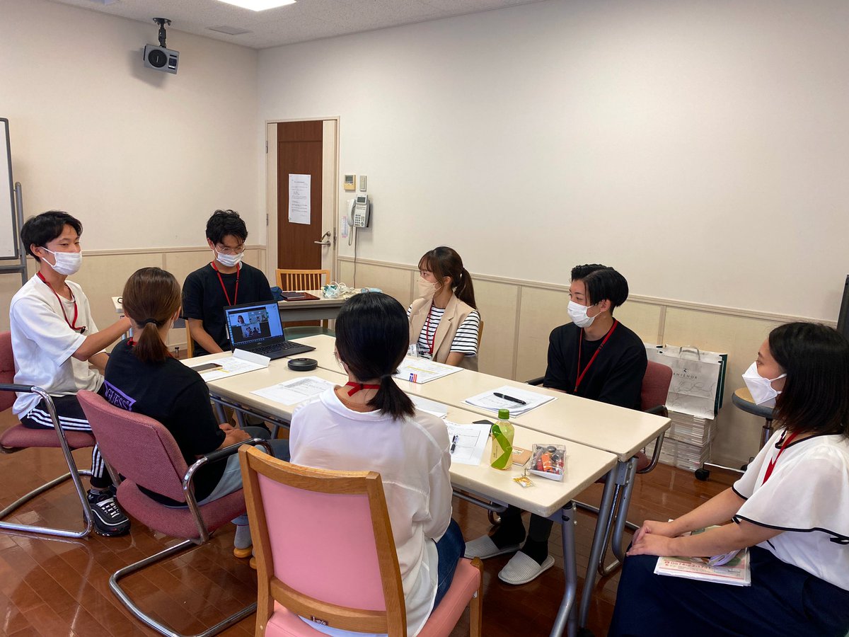 generous_saiyou's tweet photo. リハビリ学部に向けたサマーインターンが始まりました！！🌻
初日は在宅支援、地域リハについての座学がメイン✏️新卒社員との座談会も盛り上がりました✨明日からは早速現場へ！沢山の事学んでいきましょう！
#インターンシップ #リハビリ学生 ＃理学療法士 ＃作業療法士 #名古屋 https://t.co/aefKju0jQg