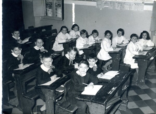 BambiniConverse's tweet photo. Siamo della generazione che andava a scuola a piedi, portava il grembiule e aveva due soli libri: uno di lettura e il sussidiario e una sola maestra che insegnava tutte le materie, compresa l'educazione e il RISPETTO.
#musk https://t.co/OCUGctvVyE