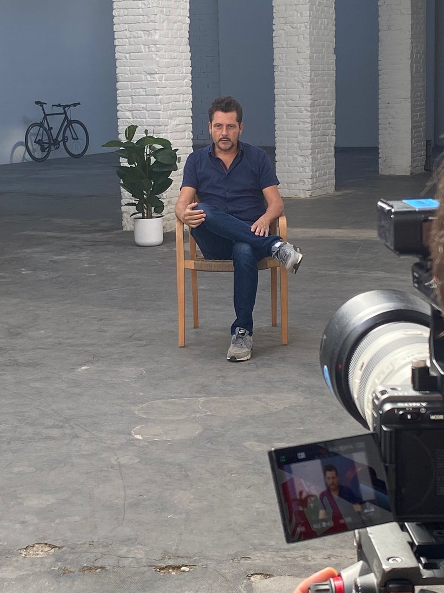 audicrea's tweet photo. 📽️Día de rodaje del #audicreativitychallenge
Expertos de 1a inspirarán a los participantes de la 8a edición 😀
#audi #kikemaillo #dianaballart #bibianaballbé
#creatividad #innovacion #futureisanattitude https://t.co/j5iVBPxCGt